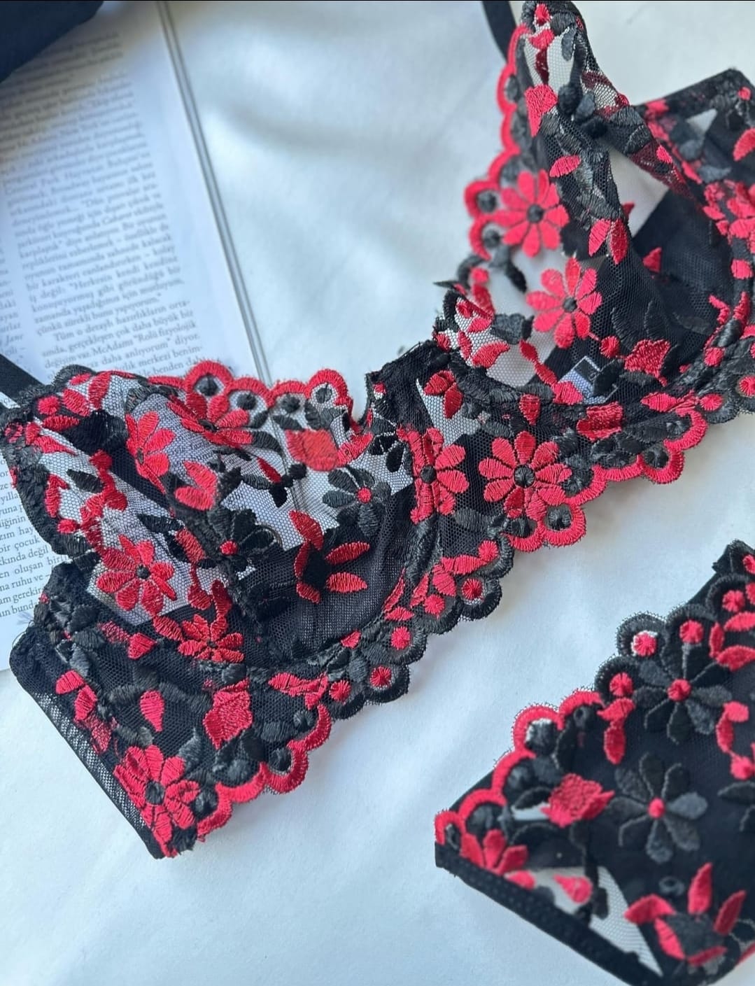 Transaparan Brode Kırmızı Siyah Set