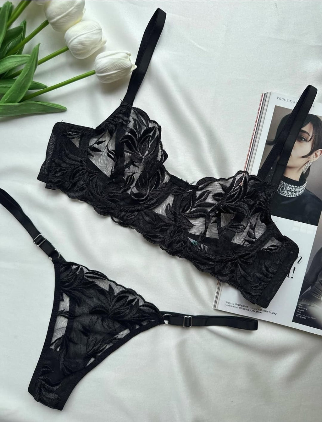 Transparan Siyah Yaprak Desenli Brode