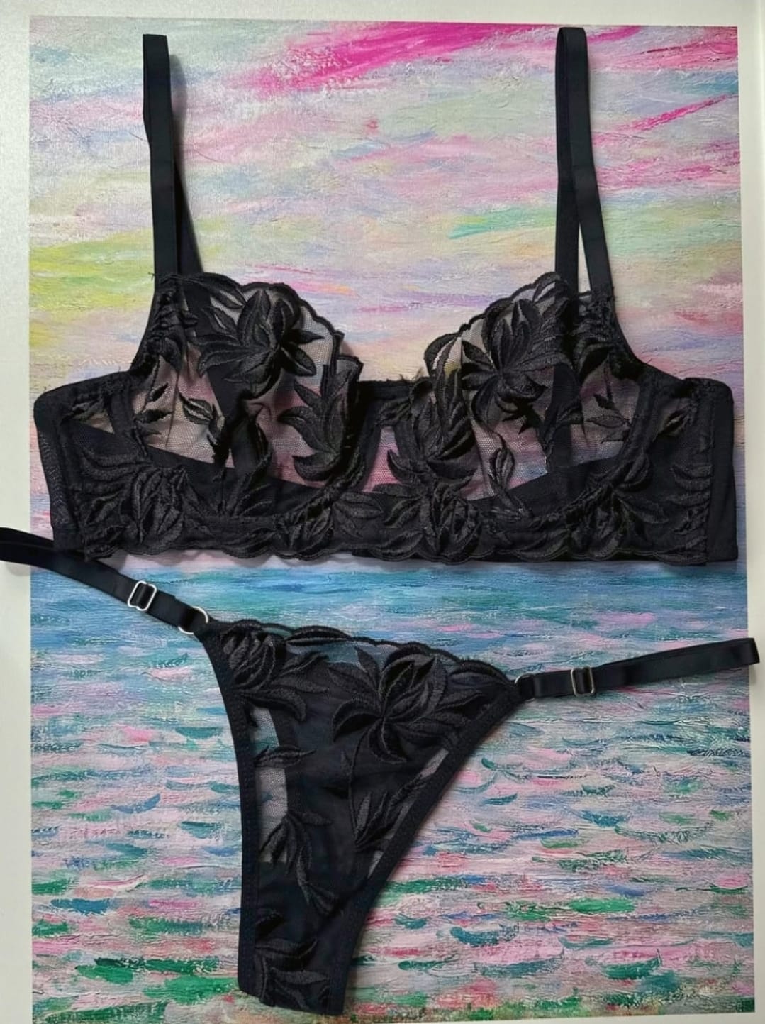 Transparan Siyah Yaprak Desenli Brode