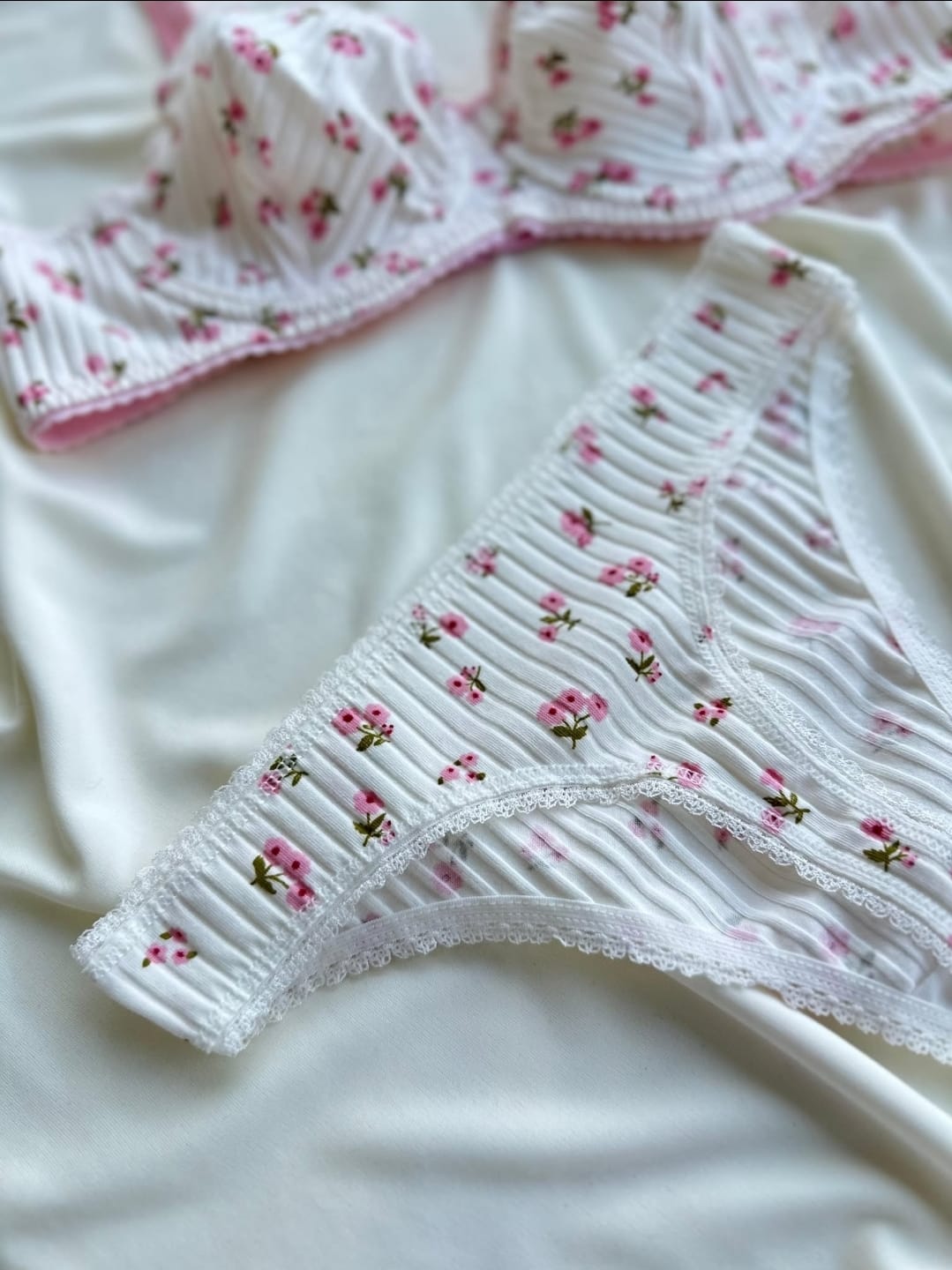 Pamuklu Çiçek Desenli Beyaz Bralet Takım